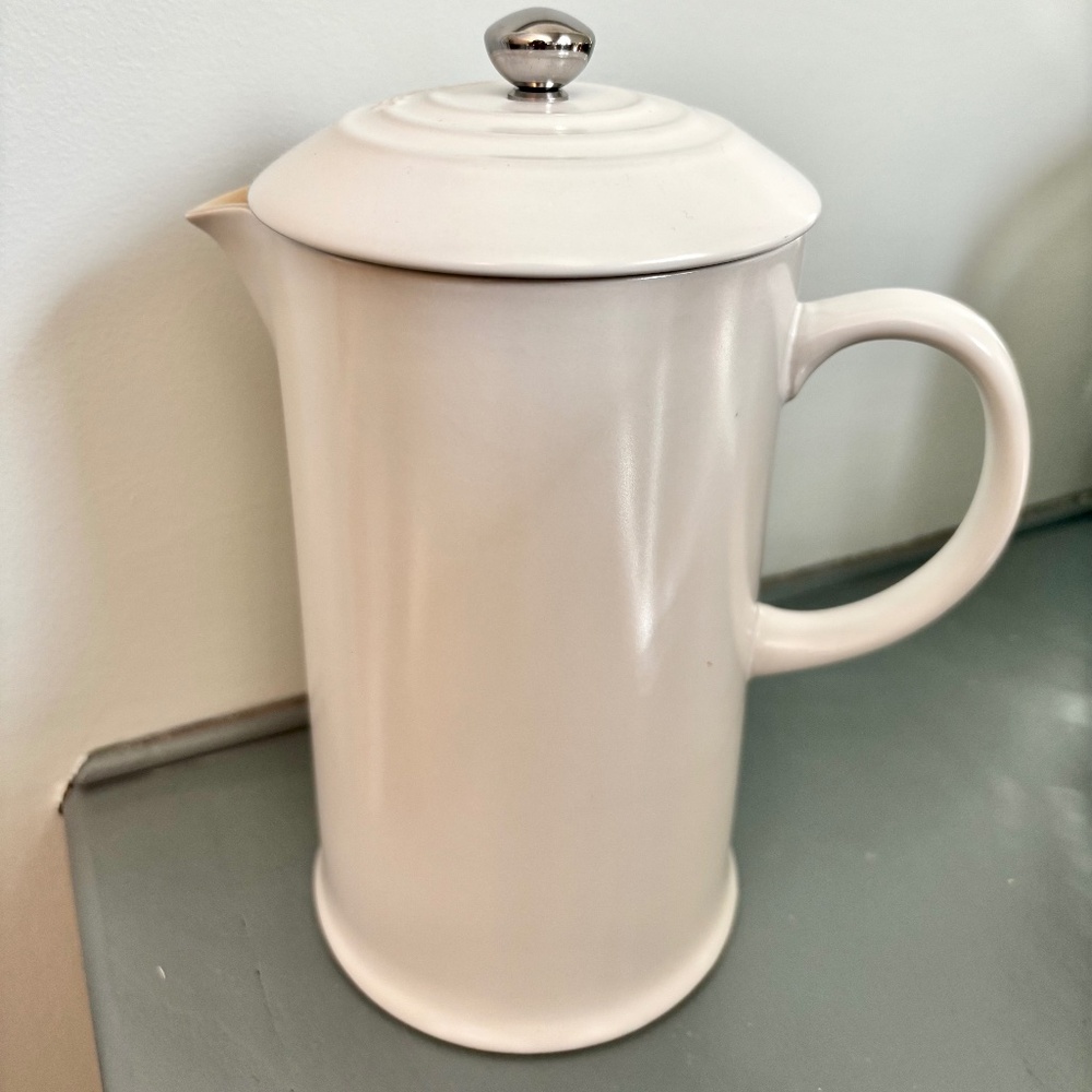 Le Creuset Merengue 34Oz French Press Coffee Maker 4 Cup Stoneware